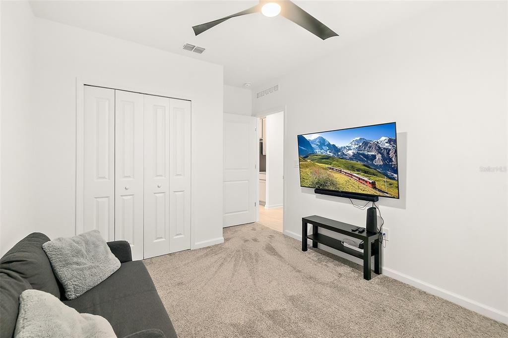 Activo con contrato: $319,900 (3 camas, 2 baños, 1432 Pies cuadrados)