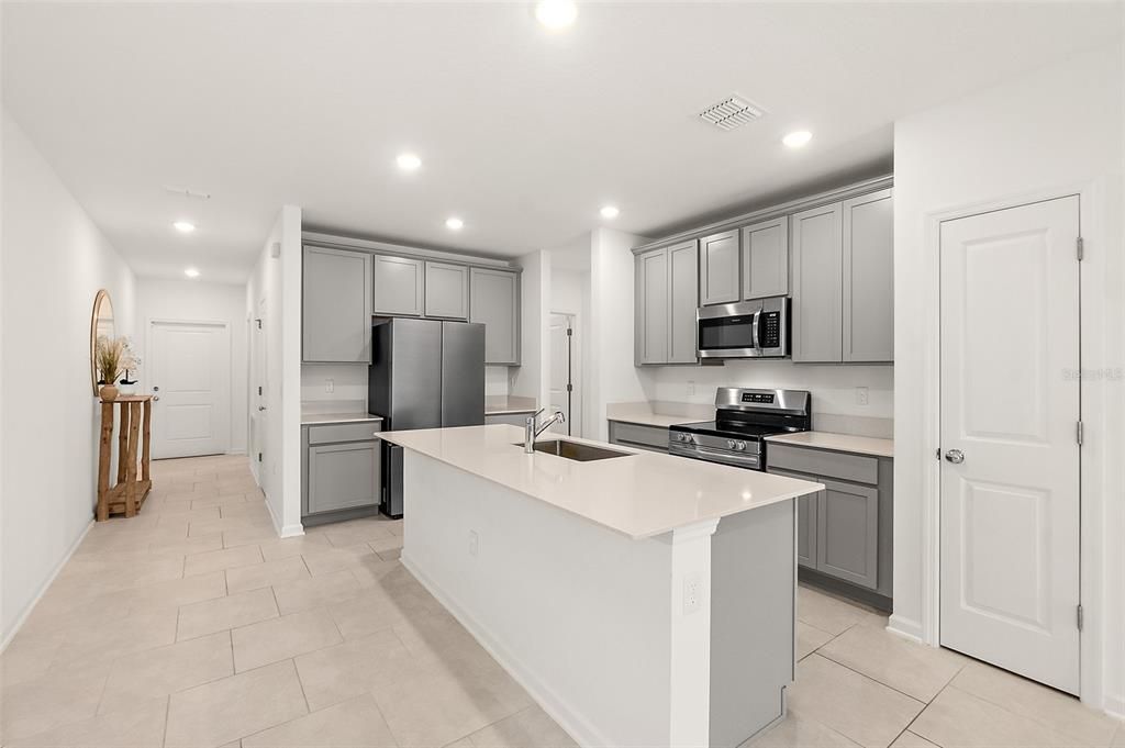 Activo con contrato: $319,900 (3 camas, 2 baños, 1432 Pies cuadrados)
