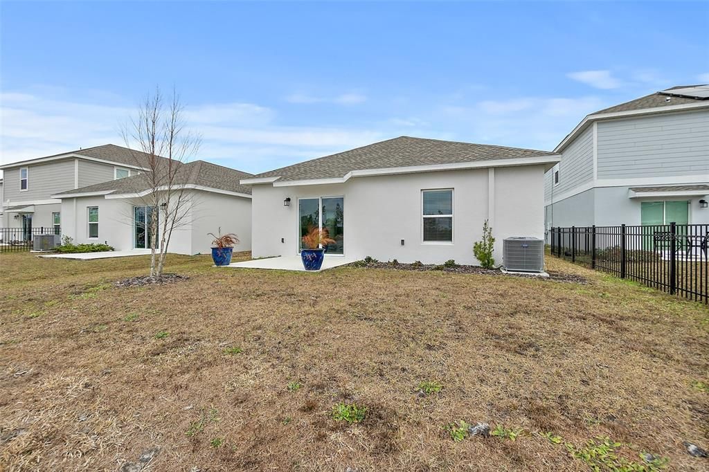 Activo con contrato: $319,900 (3 camas, 2 baños, 1432 Pies cuadrados)