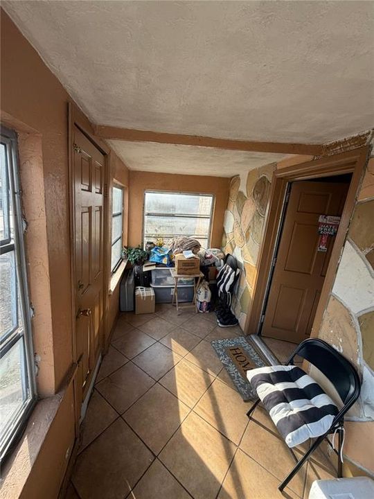 Под контрактом: $140,000 (3 спален, 1 ванн, 948 Квадратных фут)