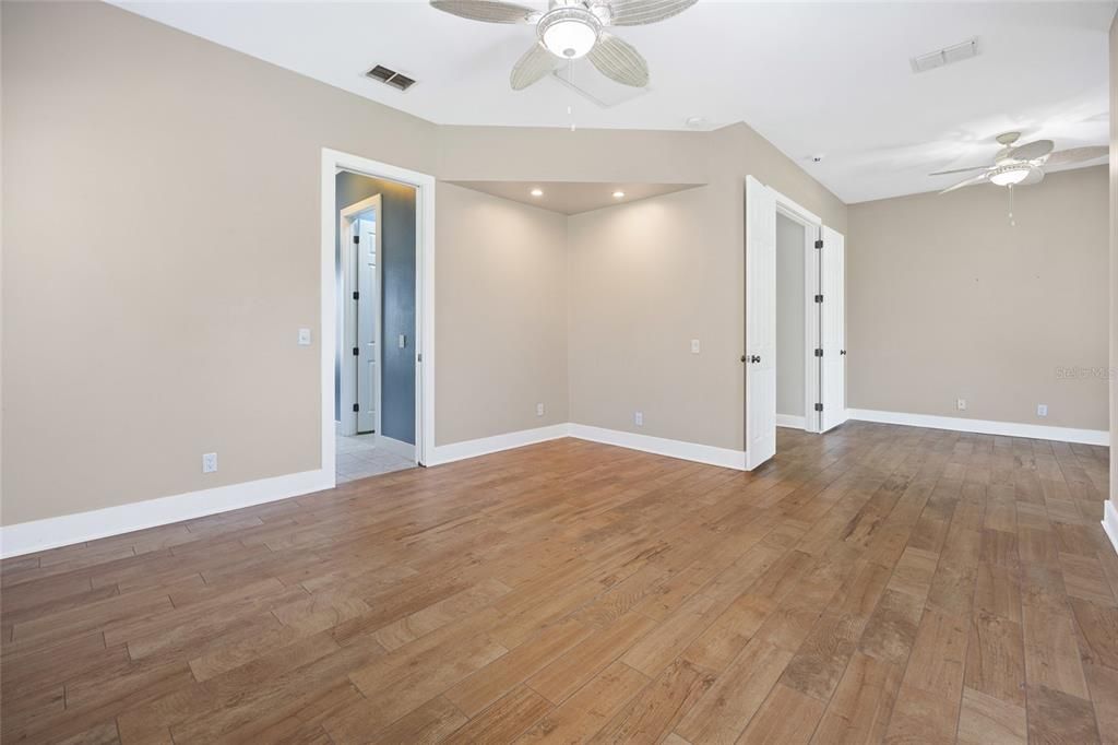 En Venta: $1,099,000 (5 camas, 4 baños, 3990 Pies cuadrados)