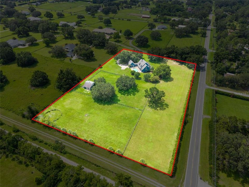 En Venta: $1,099,000 (5 camas, 4 baños, 3990 Pies cuadrados)