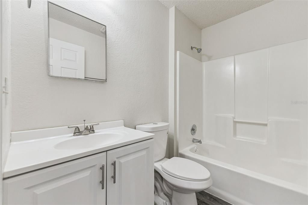 Activo con contrato: $208,000 (3 camas, 2 baños, 1104 Pies cuadrados)