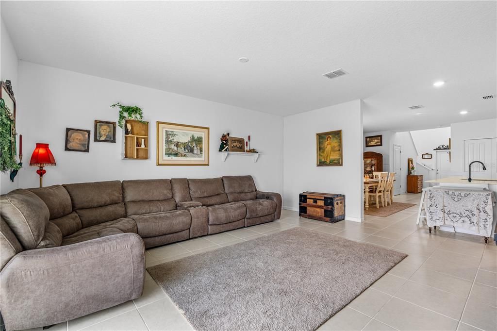 For Sale: $380,000 (5 beds, 2 baths, 2479 Square Feet)