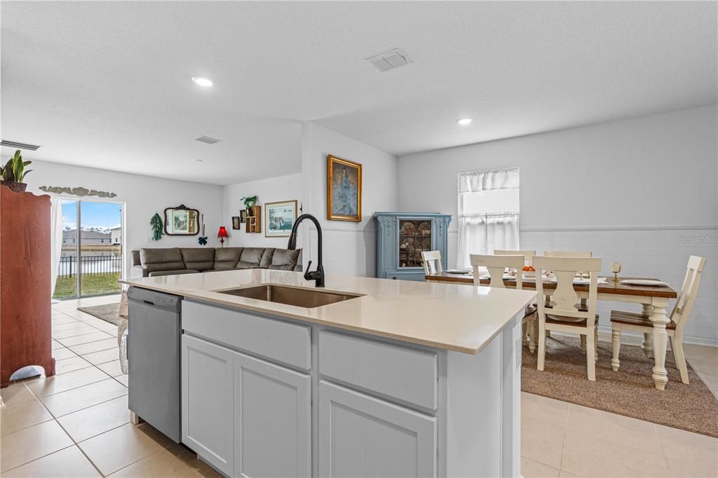For Sale: $380,000 (5 beds, 2 baths, 2479 Square Feet)
