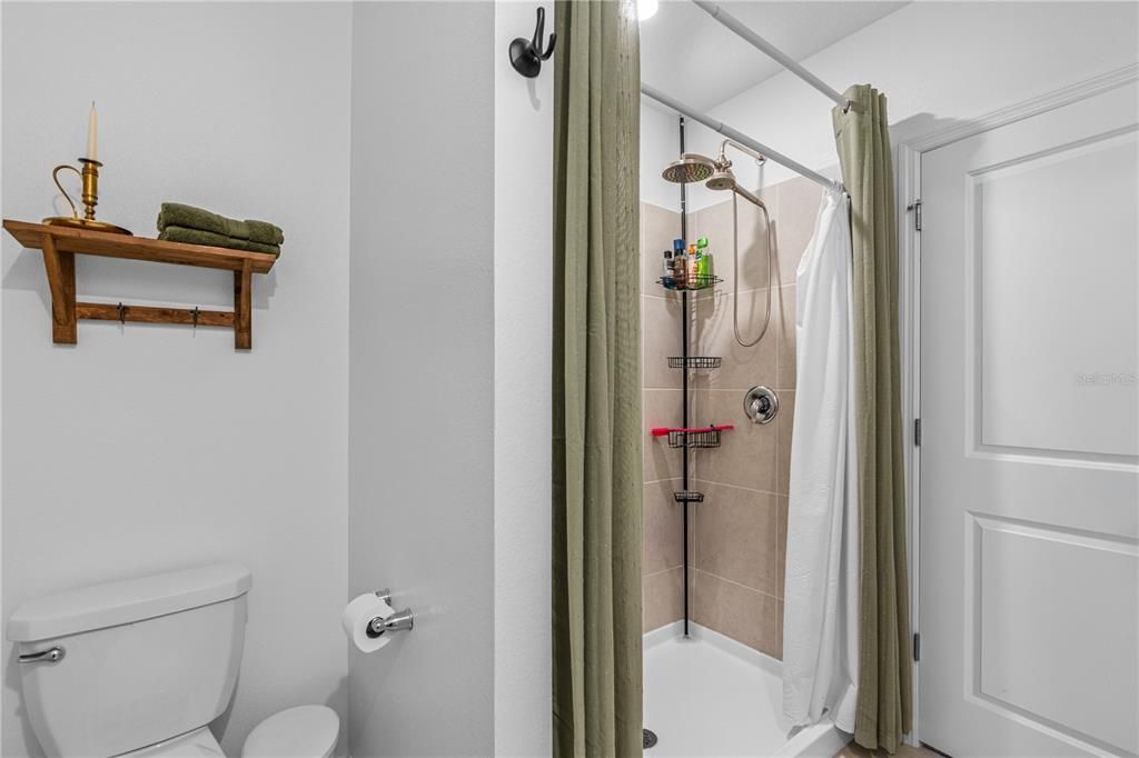 For Sale: $380,000 (5 beds, 2 baths, 2479 Square Feet)
