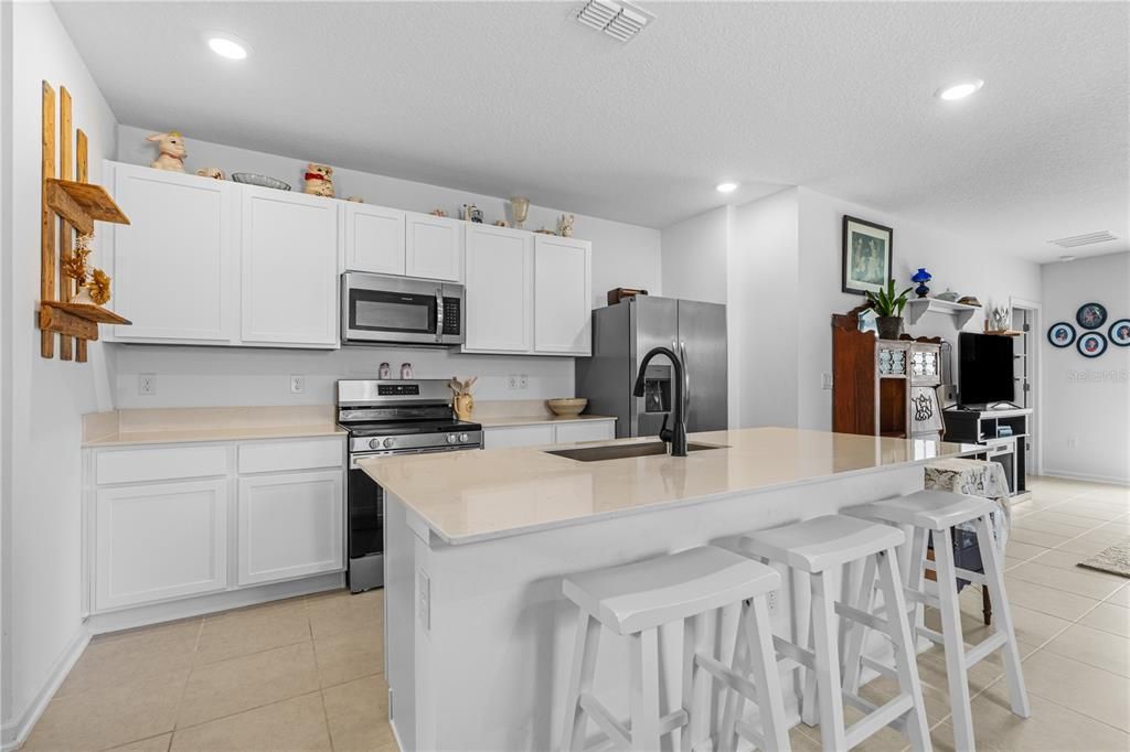 For Sale: $380,000 (5 beds, 2 baths, 2479 Square Feet)