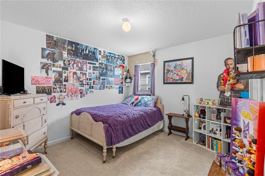 For Sale: $380,000 (5 beds, 2 baths, 2479 Square Feet)