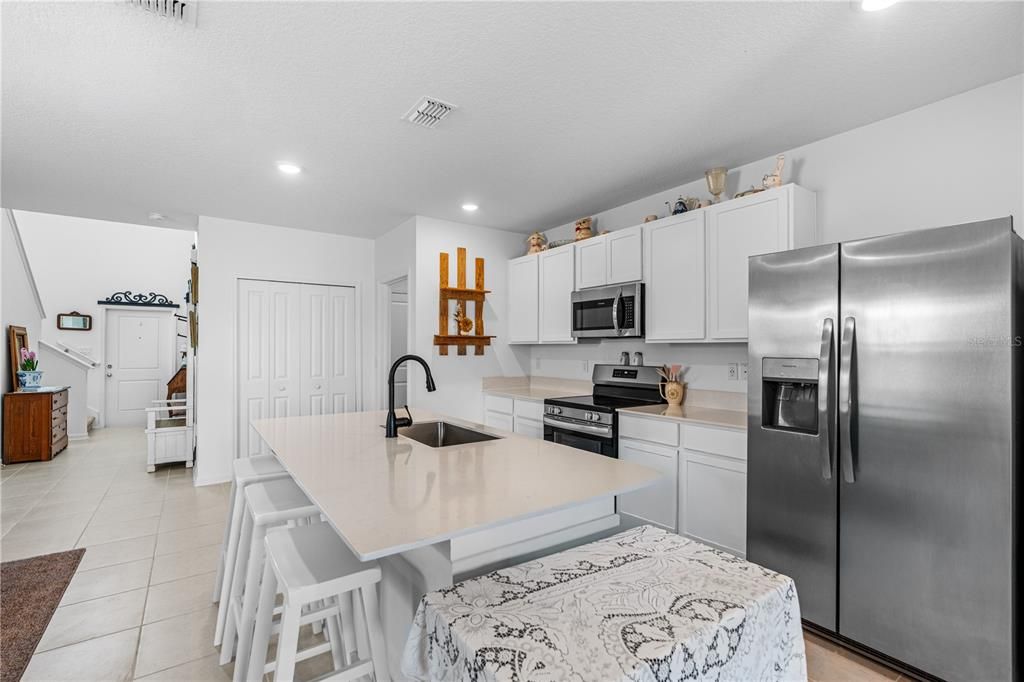 For Sale: $380,000 (5 beds, 2 baths, 2479 Square Feet)
