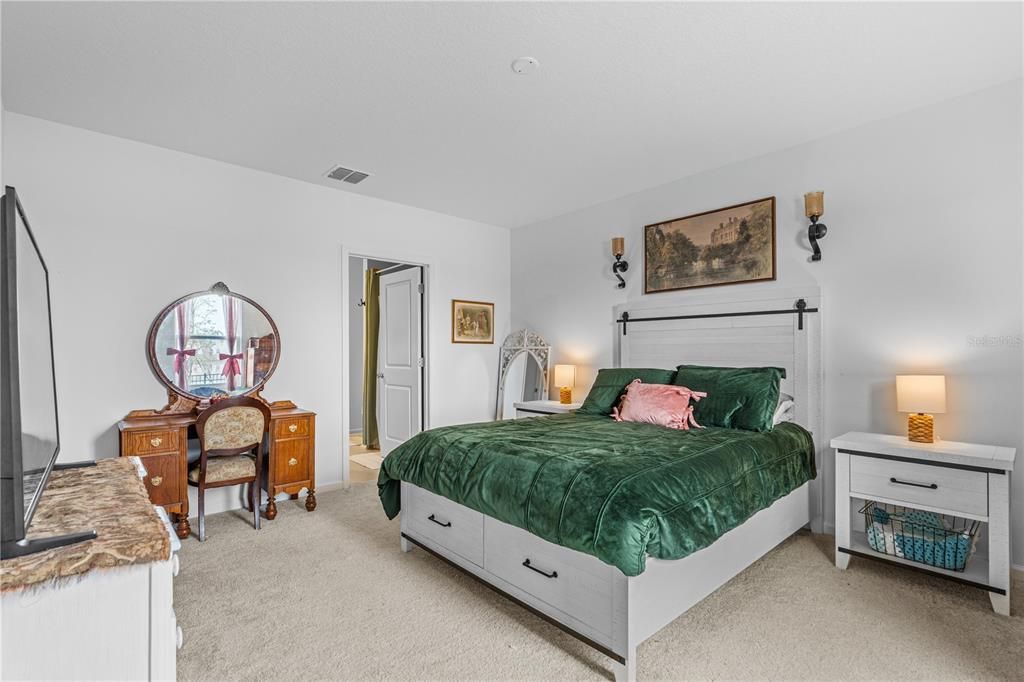 For Sale: $380,000 (5 beds, 2 baths, 2479 Square Feet)