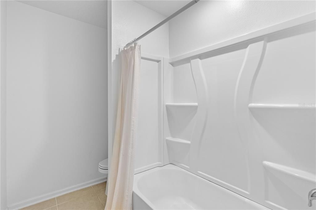 For Sale: $380,000 (5 beds, 2 baths, 2479 Square Feet)