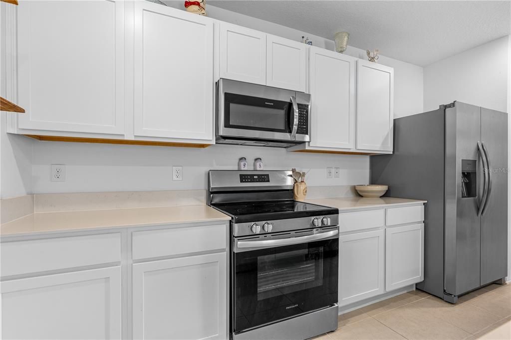 For Sale: $380,000 (5 beds, 2 baths, 2479 Square Feet)