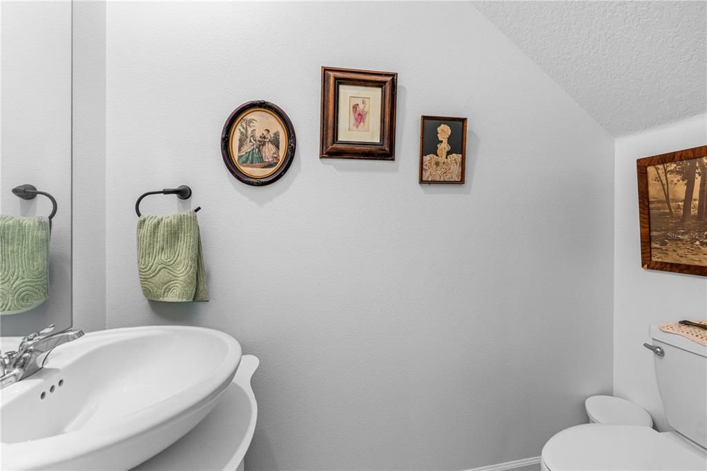 For Sale: $380,000 (5 beds, 2 baths, 2479 Square Feet)