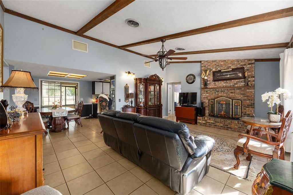 На продажу: $399,000 (3 спален, 2 ванн, 1600 Квадратных фут)