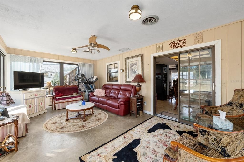 На продажу: $399,000 (3 спален, 2 ванн, 1600 Квадратных фут)