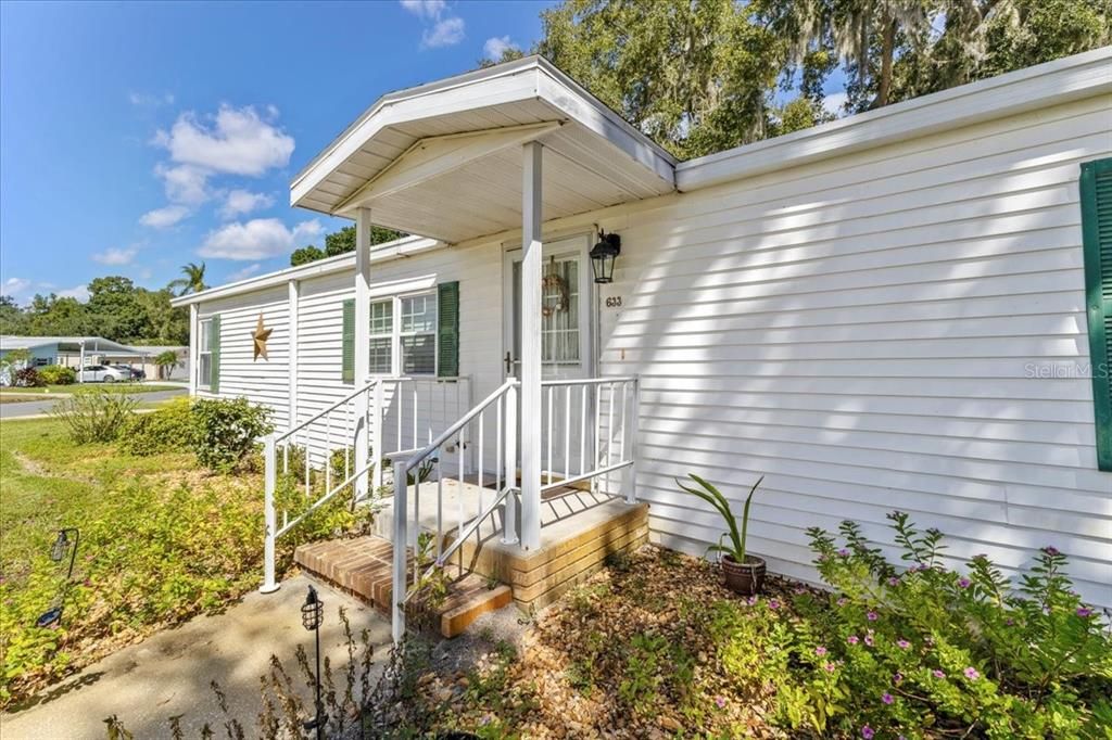 Active With Contract: $255,000 (3 beds, 2 baths, 1747 Square Feet)