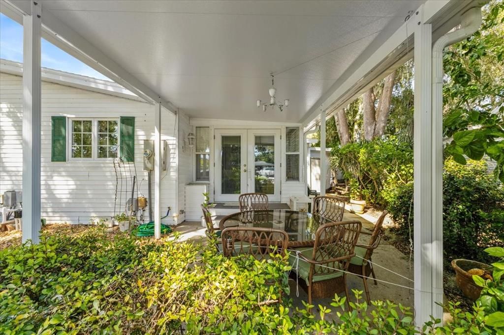 Active With Contract: $255,000 (3 beds, 2 baths, 1747 Square Feet)