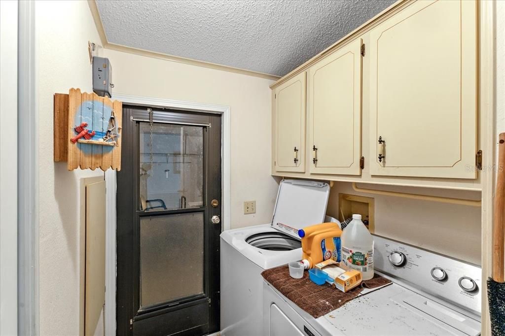 Active With Contract: $255,000 (3 beds, 2 baths, 1747 Square Feet)