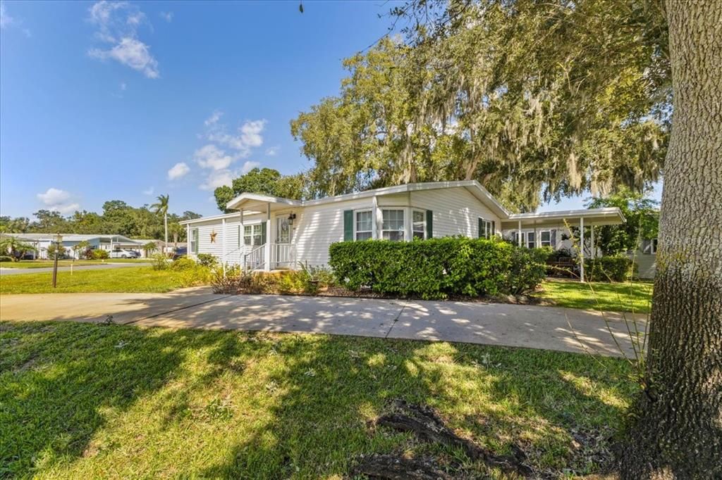 Active With Contract: $255,000 (3 beds, 2 baths, 1747 Square Feet)