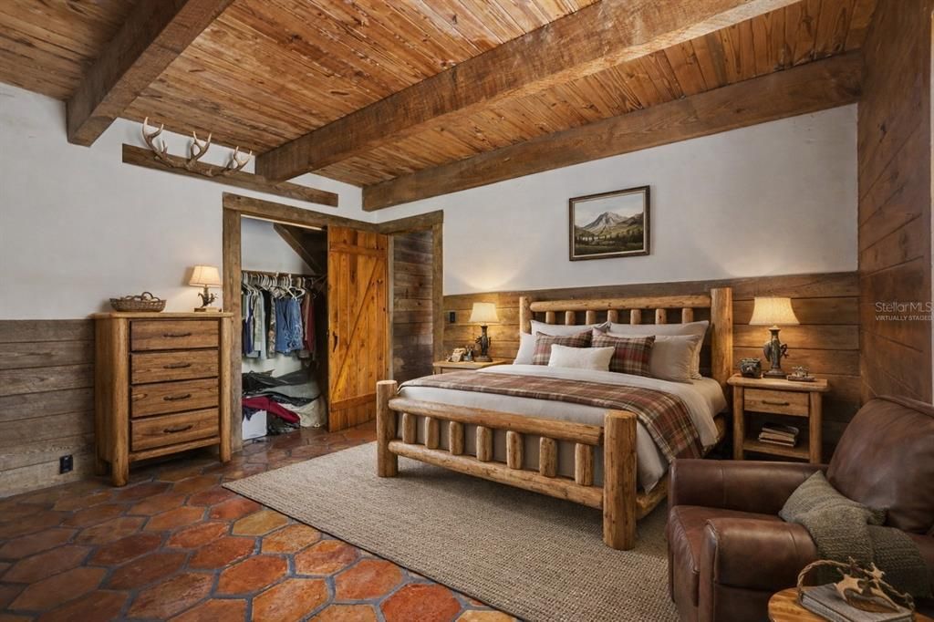 For Sale: $569,000 (5 beds, 2 baths, 2317 Square Feet)