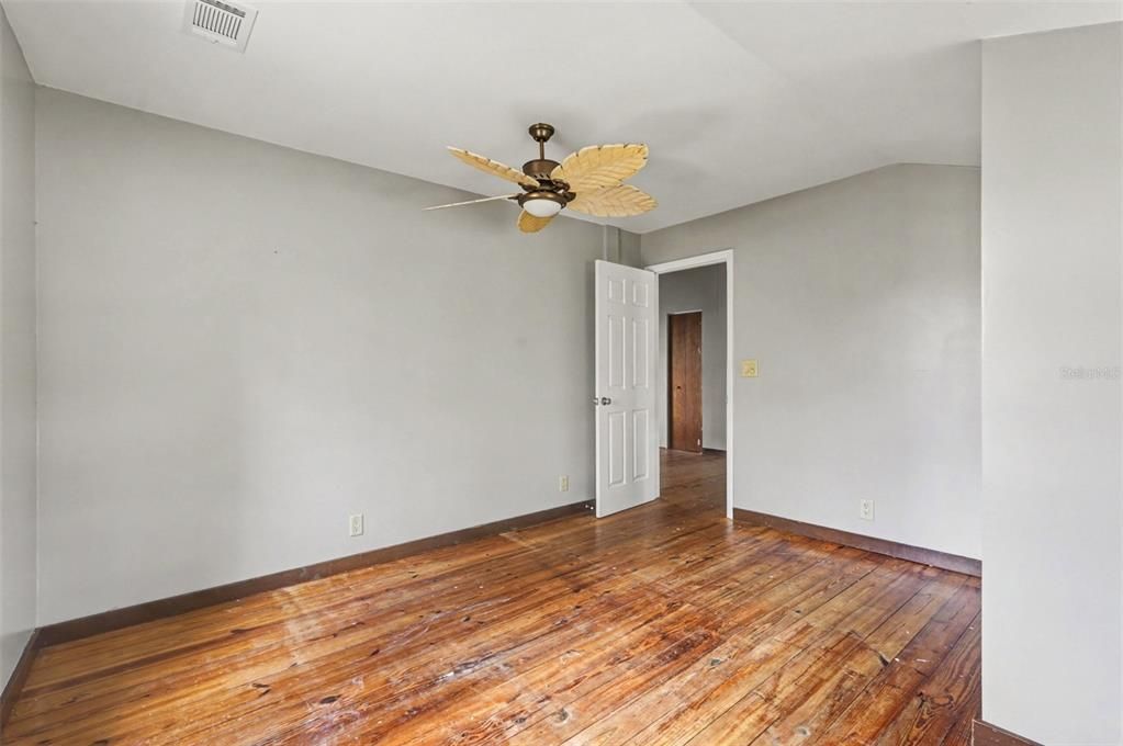 For Sale: $569,000 (5 beds, 2 baths, 2317 Square Feet)