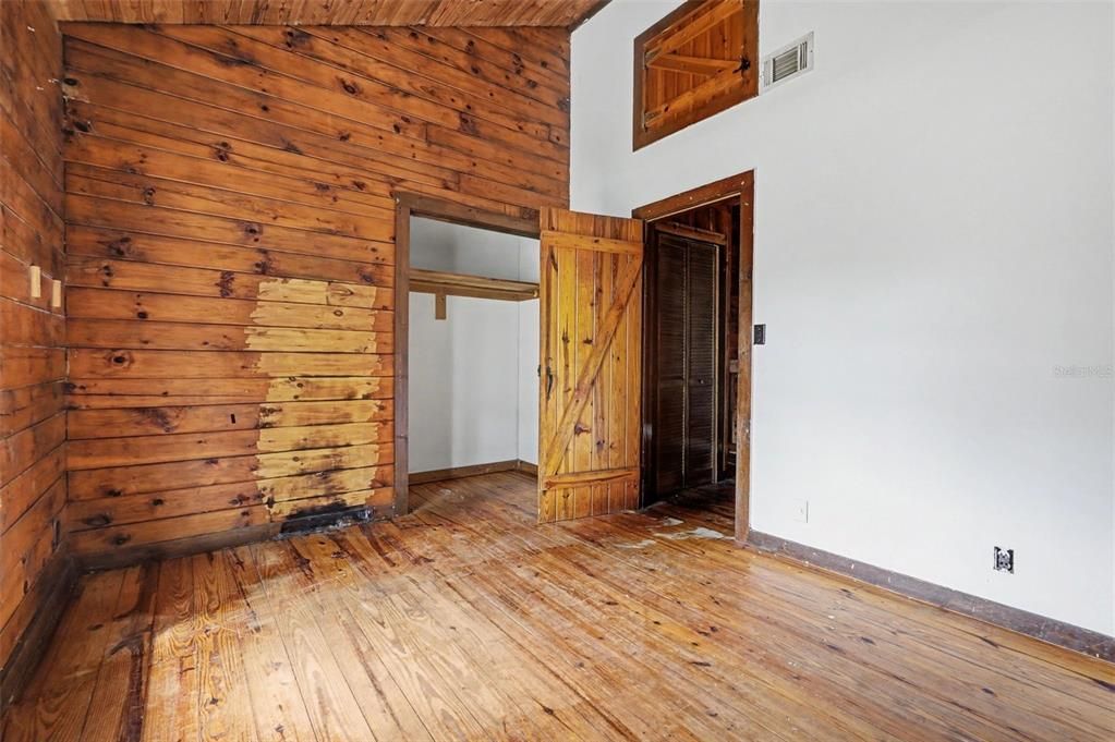 For Sale: $569,000 (5 beds, 2 baths, 2317 Square Feet)