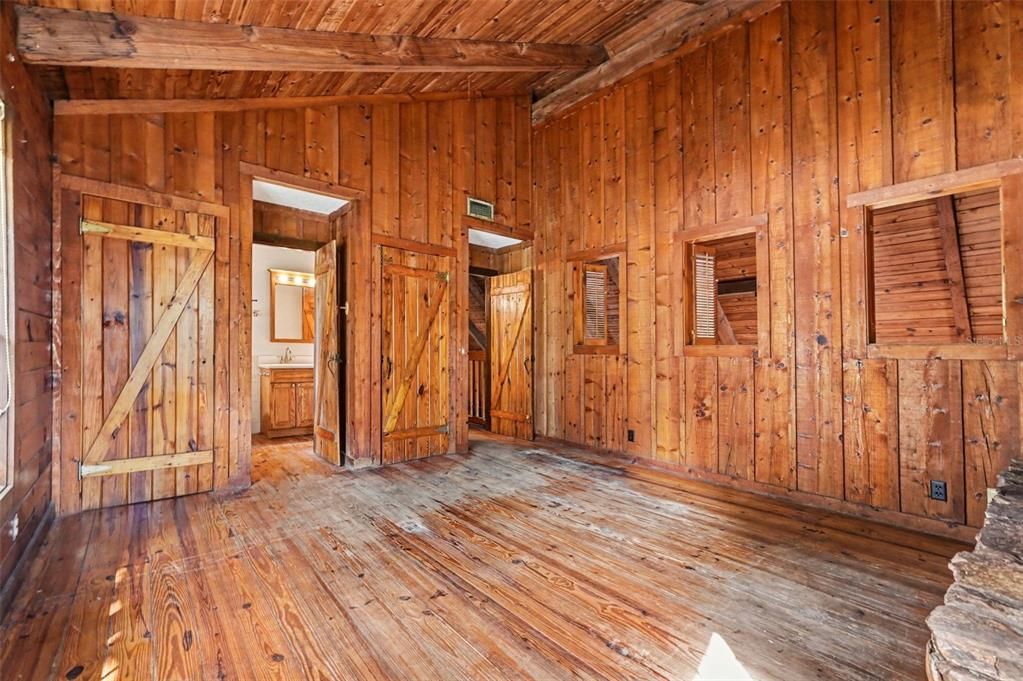 For Sale: $569,000 (5 beds, 2 baths, 2317 Square Feet)