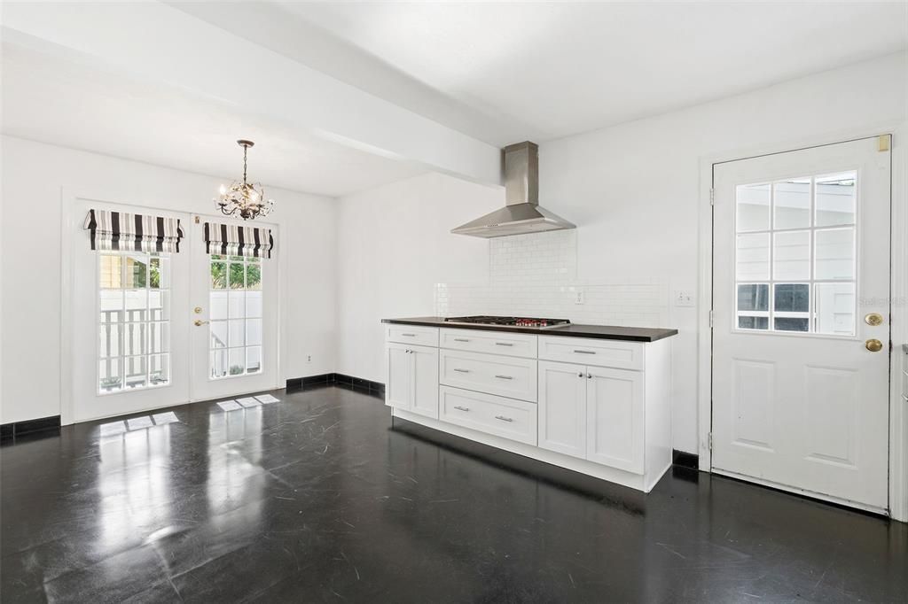 Activo con contrato: $1,199,000 (4 camas, 2 baños, 2304 Pies cuadrados)