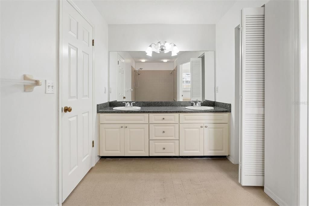Activo con contrato: $1,199,000 (4 camas, 2 baños, 2304 Pies cuadrados)