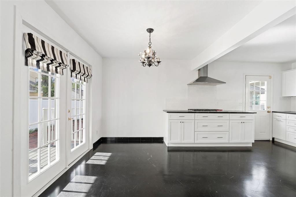 Activo con contrato: $1,199,000 (4 camas, 2 baños, 2304 Pies cuadrados)