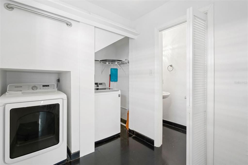 Activo con contrato: $1,199,000 (4 camas, 2 baños, 2304 Pies cuadrados)