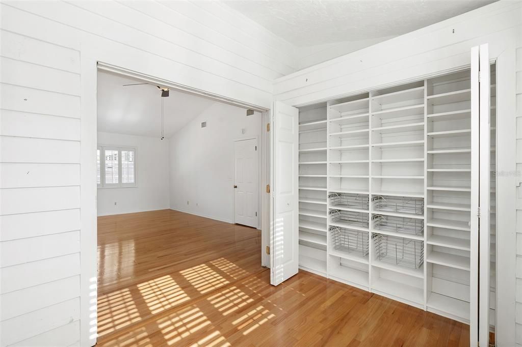Activo con contrato: $1,199,000 (4 camas, 2 baños, 2304 Pies cuadrados)