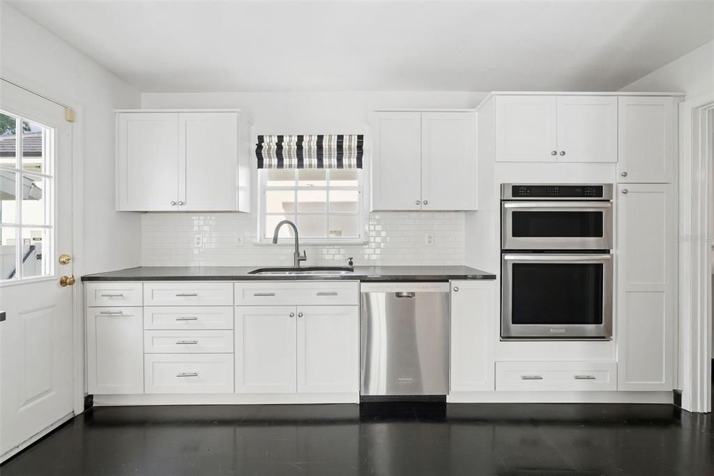 Activo con contrato: $1,199,000 (4 camas, 2 baños, 2304 Pies cuadrados)