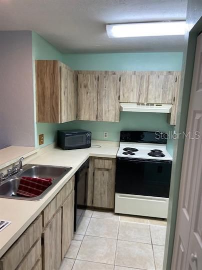 For Rent: $1,300 (2 beds, 1 baths, 1016 Square Feet)