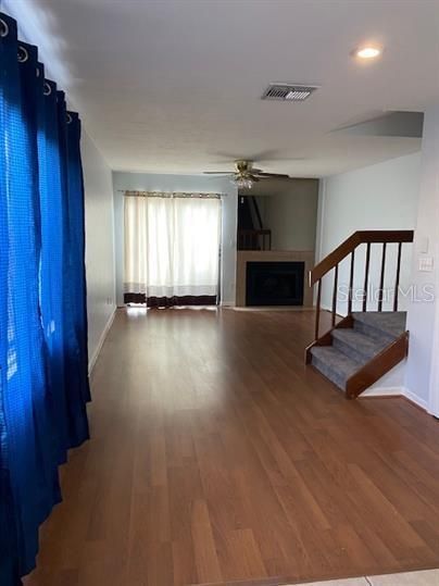 For Rent: $1,300 (2 beds, 1 baths, 1016 Square Feet)