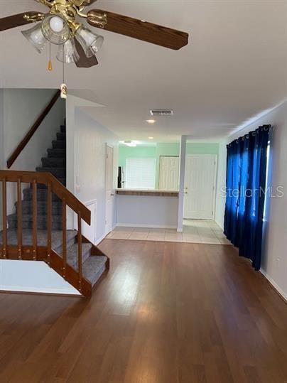 For Rent: $1,300 (2 beds, 1 baths, 1016 Square Feet)