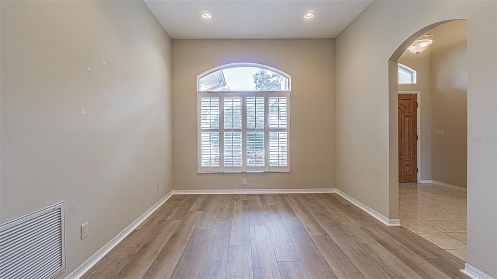 Activo con contrato: $699,000 (4 camas, 3 baños, 2634 Pies cuadrados)
