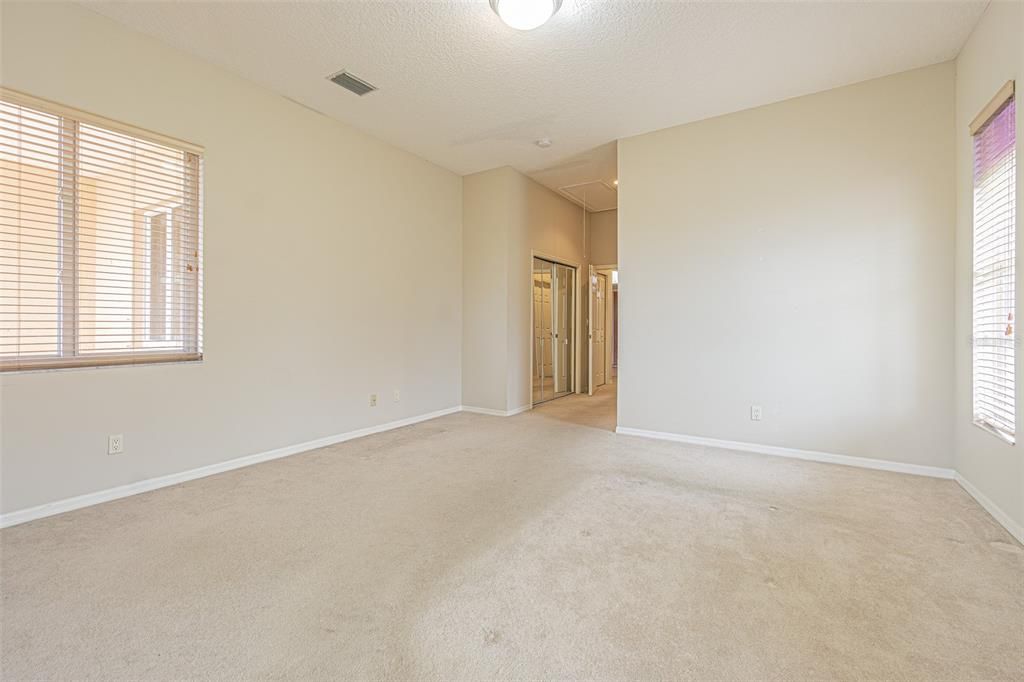 Activo con contrato: $699,000 (4 camas, 3 baños, 2634 Pies cuadrados)