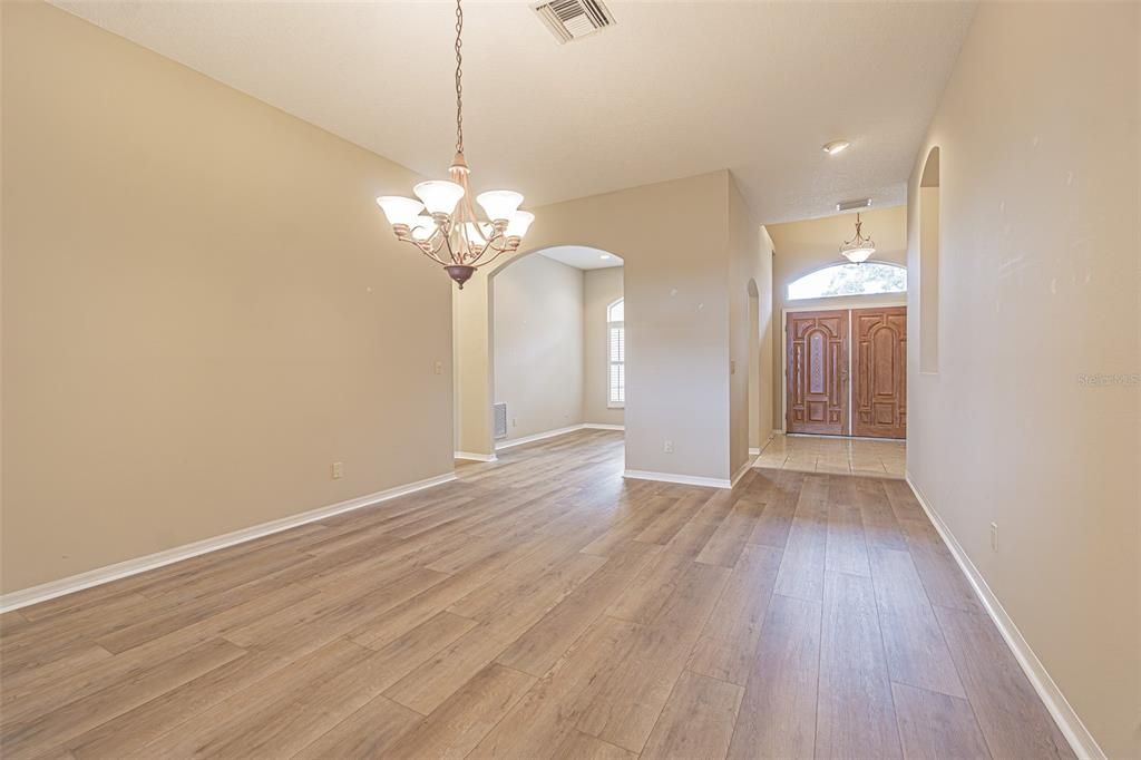 Activo con contrato: $699,000 (4 camas, 3 baños, 2634 Pies cuadrados)