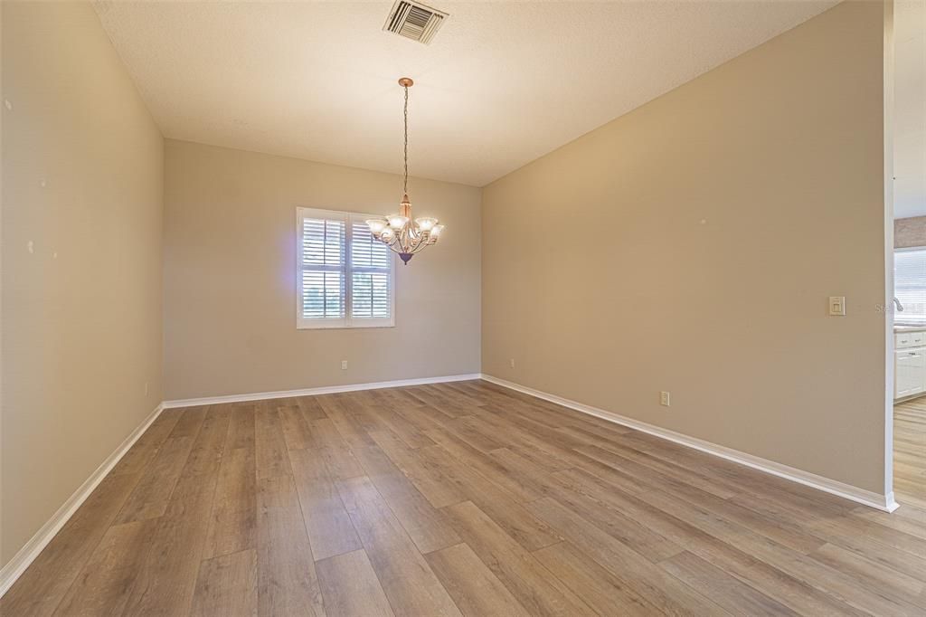 Activo con contrato: $699,000 (4 camas, 3 baños, 2634 Pies cuadrados)