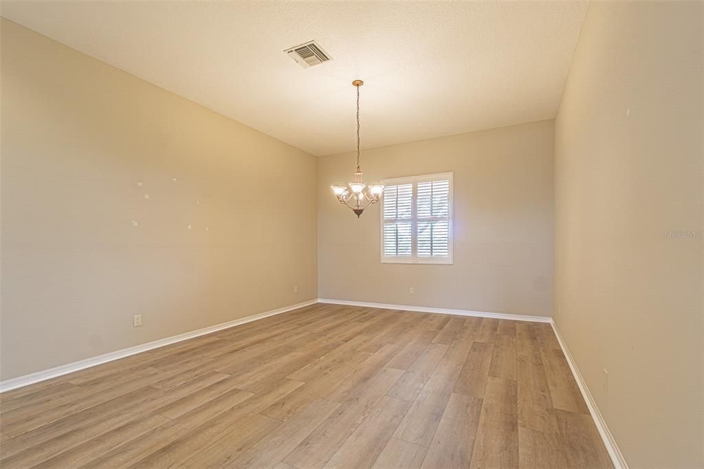 Activo con contrato: $699,000 (4 camas, 3 baños, 2634 Pies cuadrados)