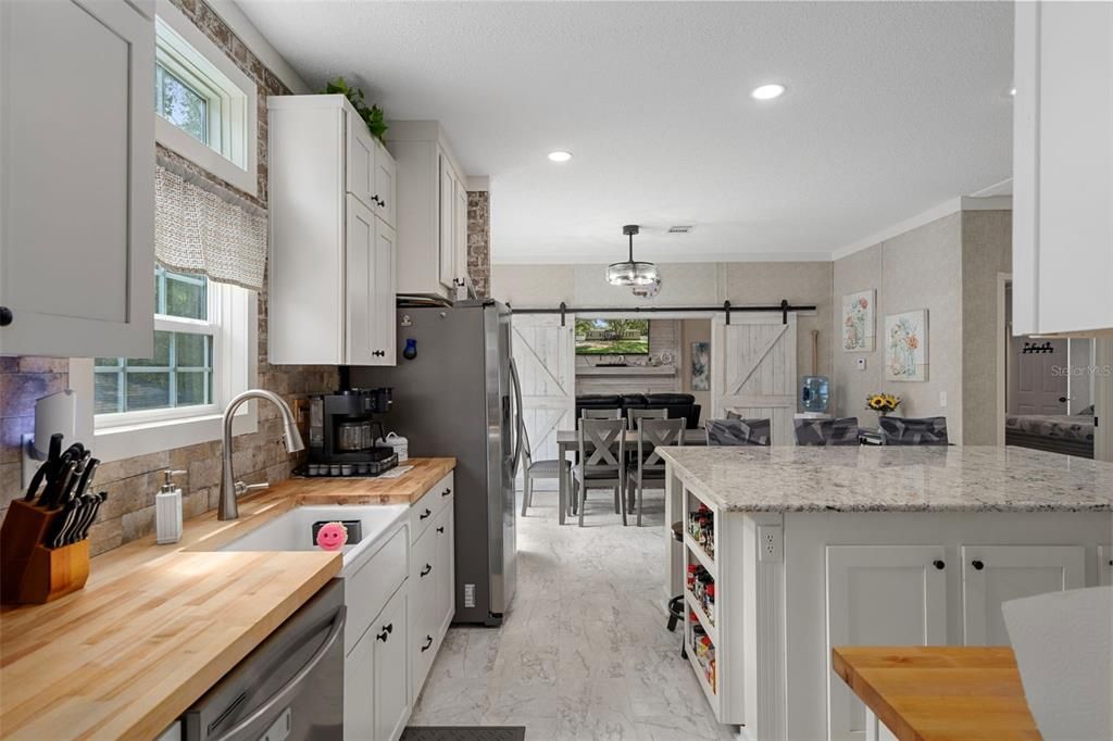 En Venta: $295,000 (5 camas, 3 baños, 2160 Pies cuadrados)