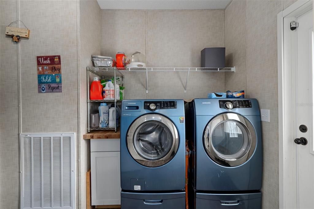 En Venta: $295,000 (5 camas, 3 baños, 2160 Pies cuadrados)