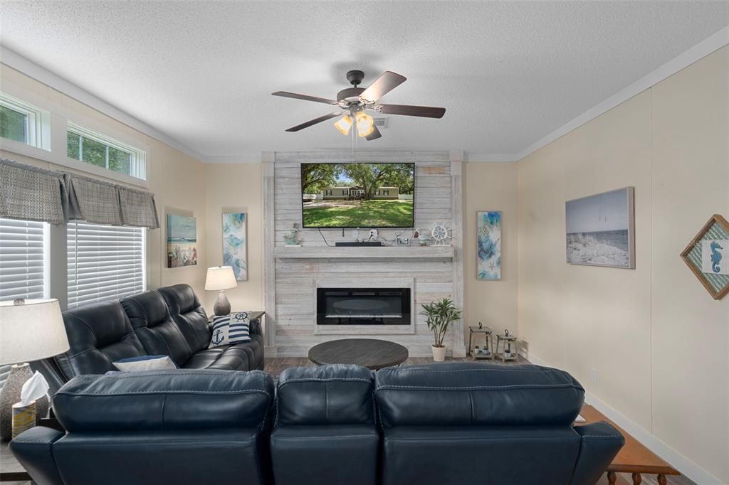 En Venta: $295,000 (5 camas, 3 baños, 2160 Pies cuadrados)