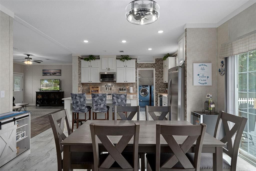 En Venta: $295,000 (5 camas, 3 baños, 2160 Pies cuadrados)