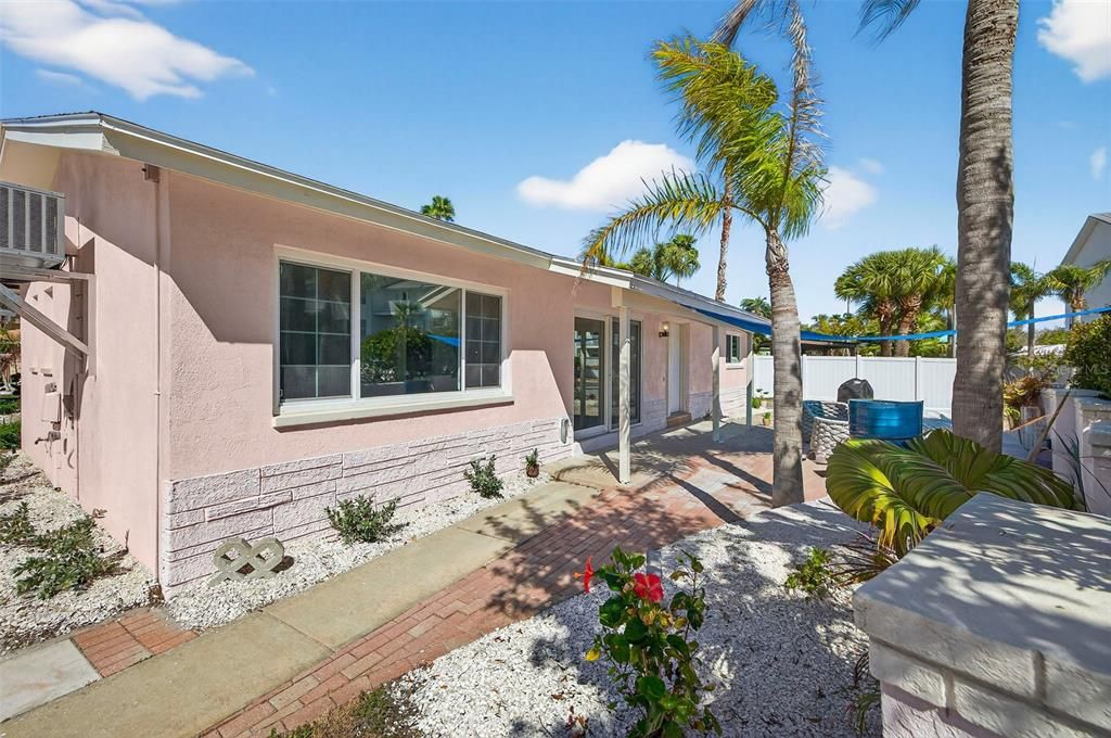 For Sale: $675,000 (3 beds, 2 baths, 2278 Square Feet)