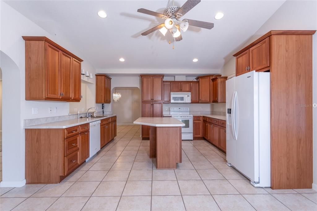 Active With Contract: $569,000 (3 beds, 2 baths, 2629 Square Feet)