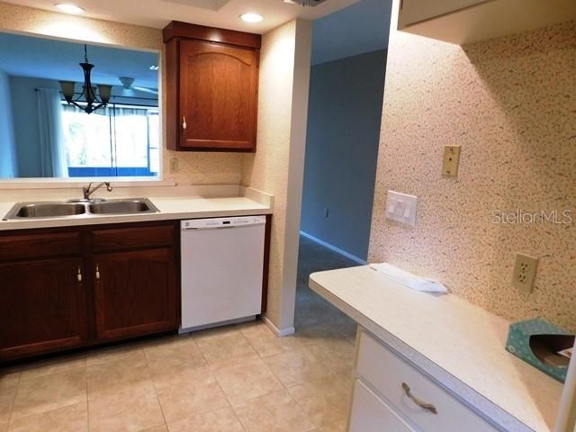 出租: $1,900 (2 贝兹, 2 浴室, 1064 平方英尺)