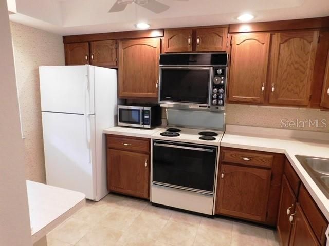 出租: $1,900 (2 贝兹, 2 浴室, 1064 平方英尺)