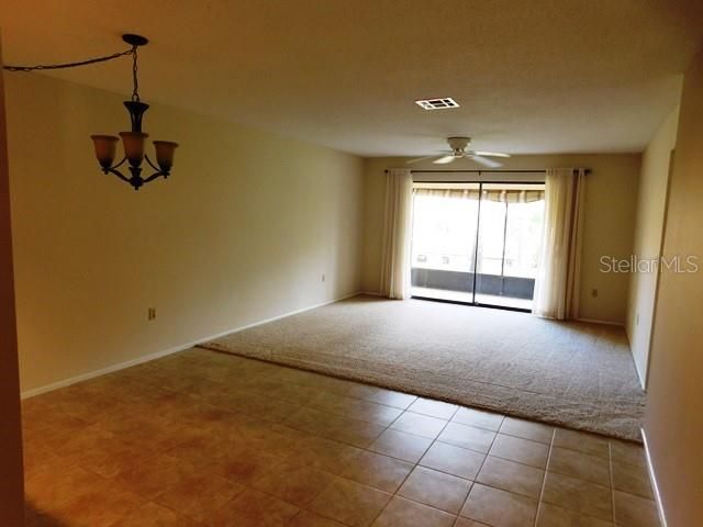 出租: $1,900 (2 贝兹, 2 浴室, 1064 平方英尺)